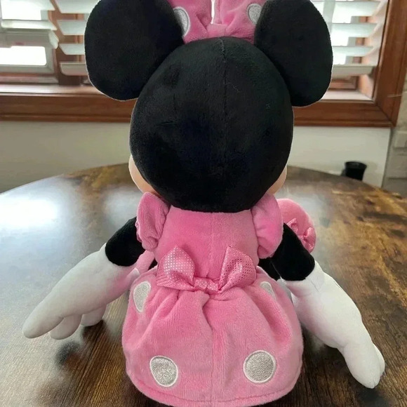 Disney Minnie Mouse plushie/stuffed animal - Picture 2 of 8